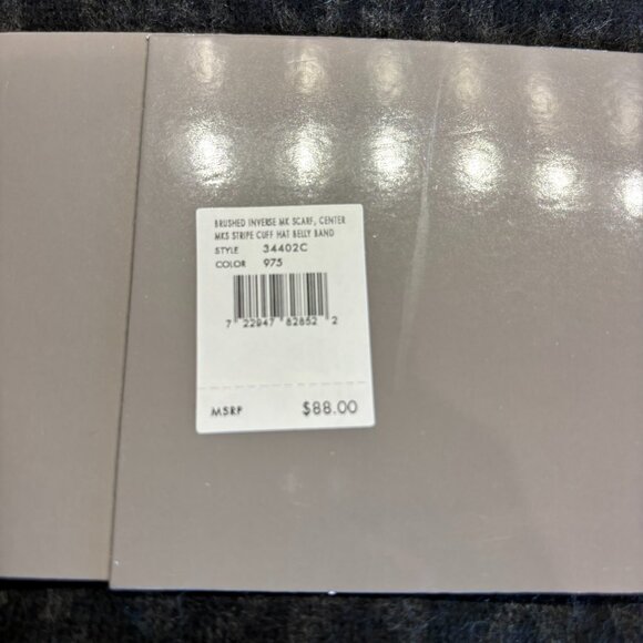 NWT Michael Kors 2 Piece Hat Scarf Set 34402C $88 One Size - Picture 8 of 8